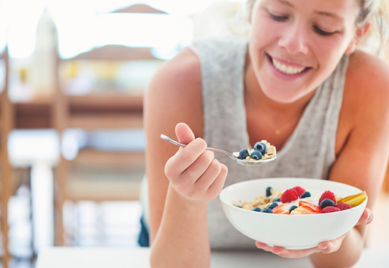 Woman eating healthy breakfast.